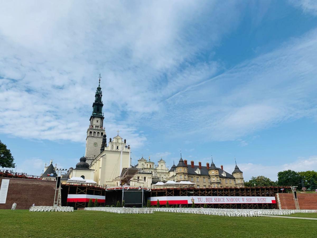 Готель Dom Pielgrzyma Schr Grabowka Екстер'єр фото
